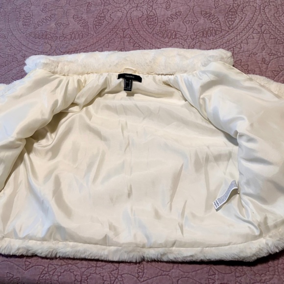 Forever 21 Faux Fur Zip-up Cropped Jacket - XS - White NWOT - Picture 13 of 16